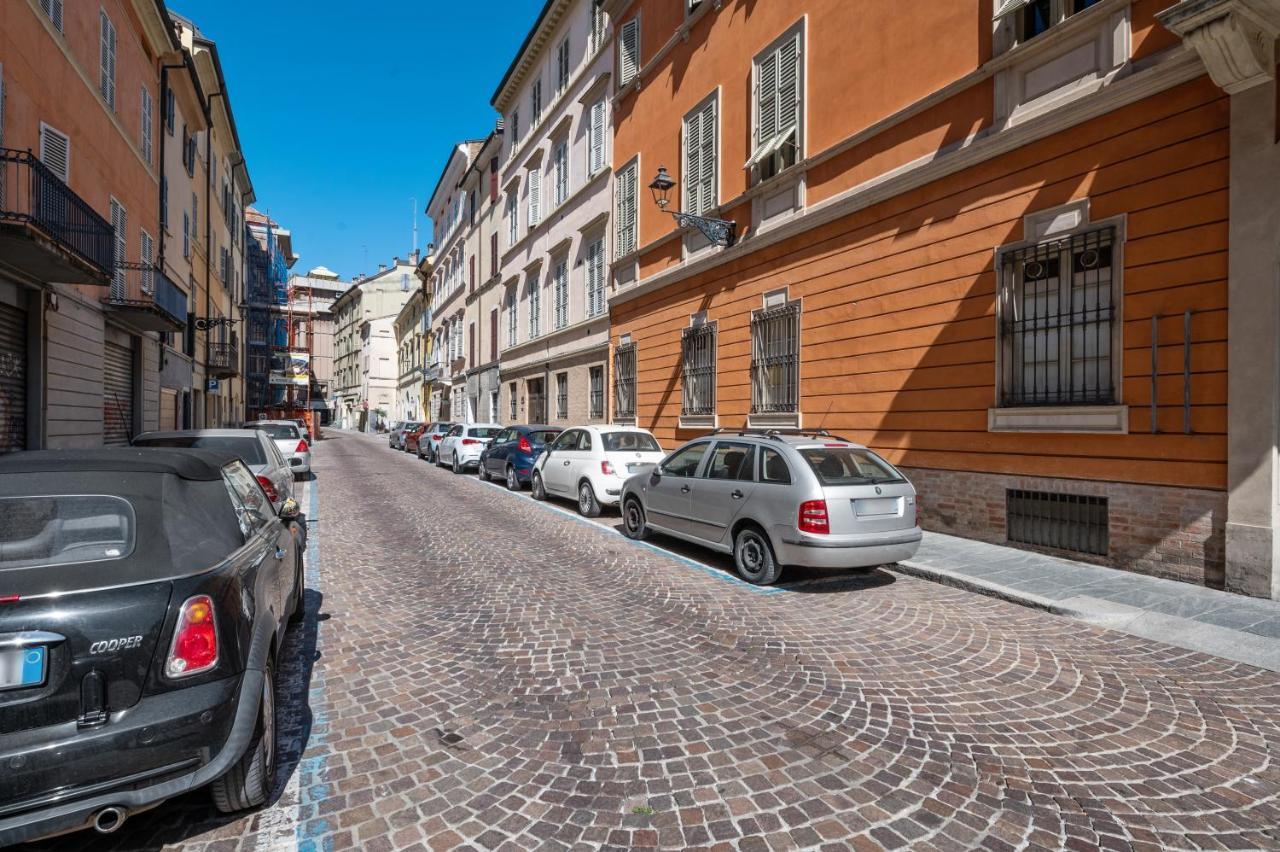 Palazzo Della Pilotta Roomy And Quiet Flat Parma Exterior photo